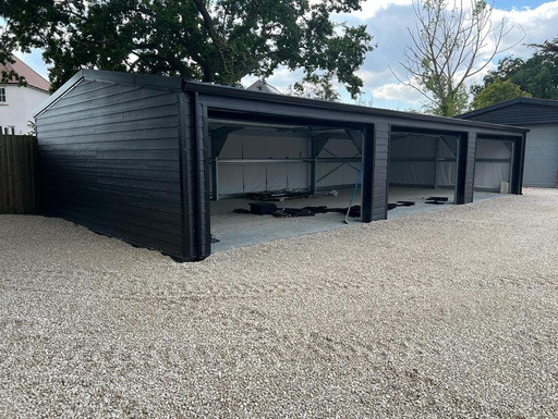 Black-clad build with open bays